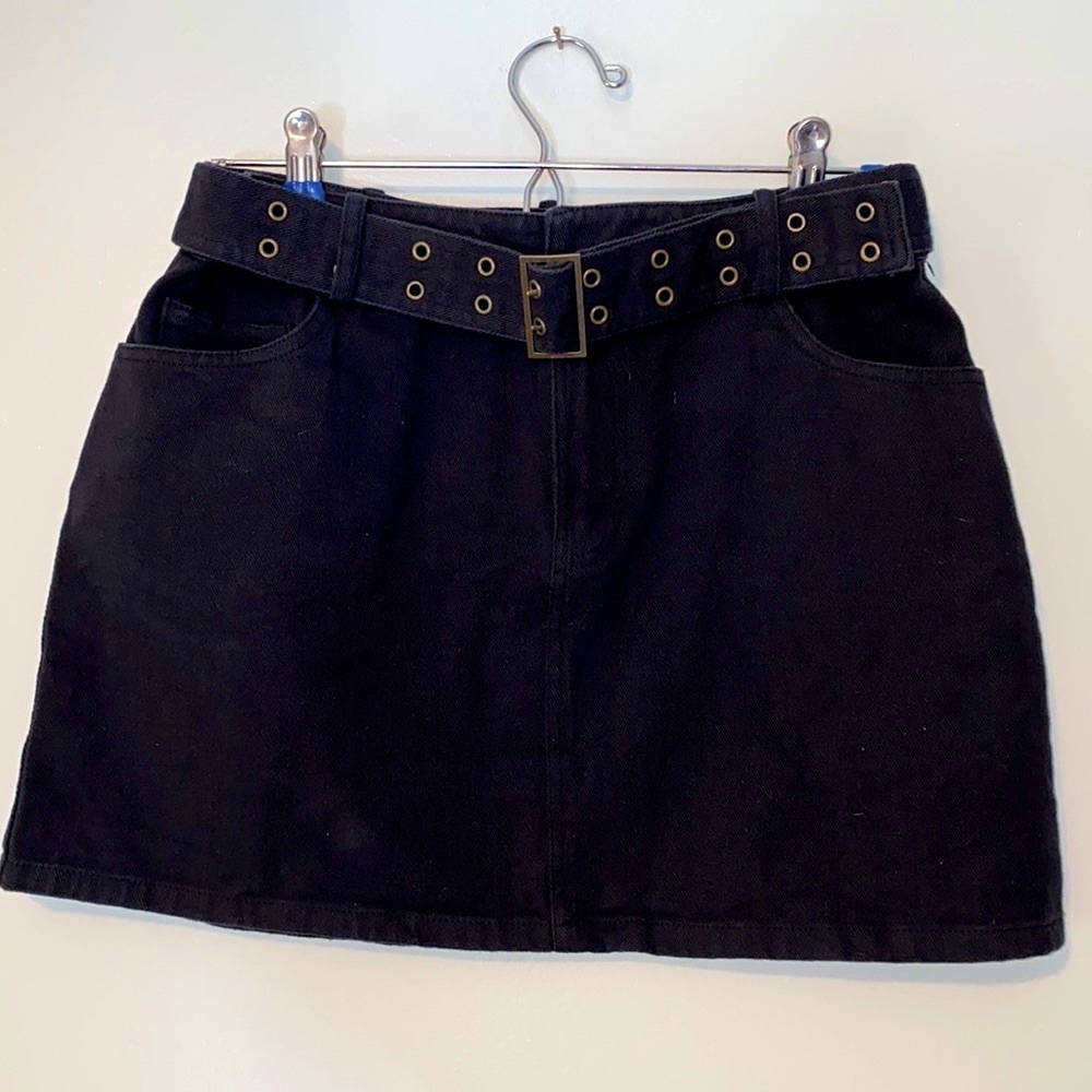 Forever 21 Black Jean Mini Skirt with Belt Size Medium
